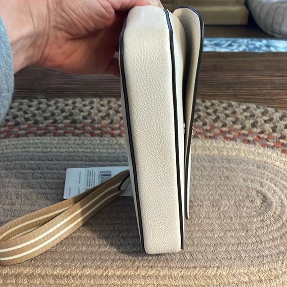 Kate Spade wristlet. NWT cream leather - Picture 8 of 11